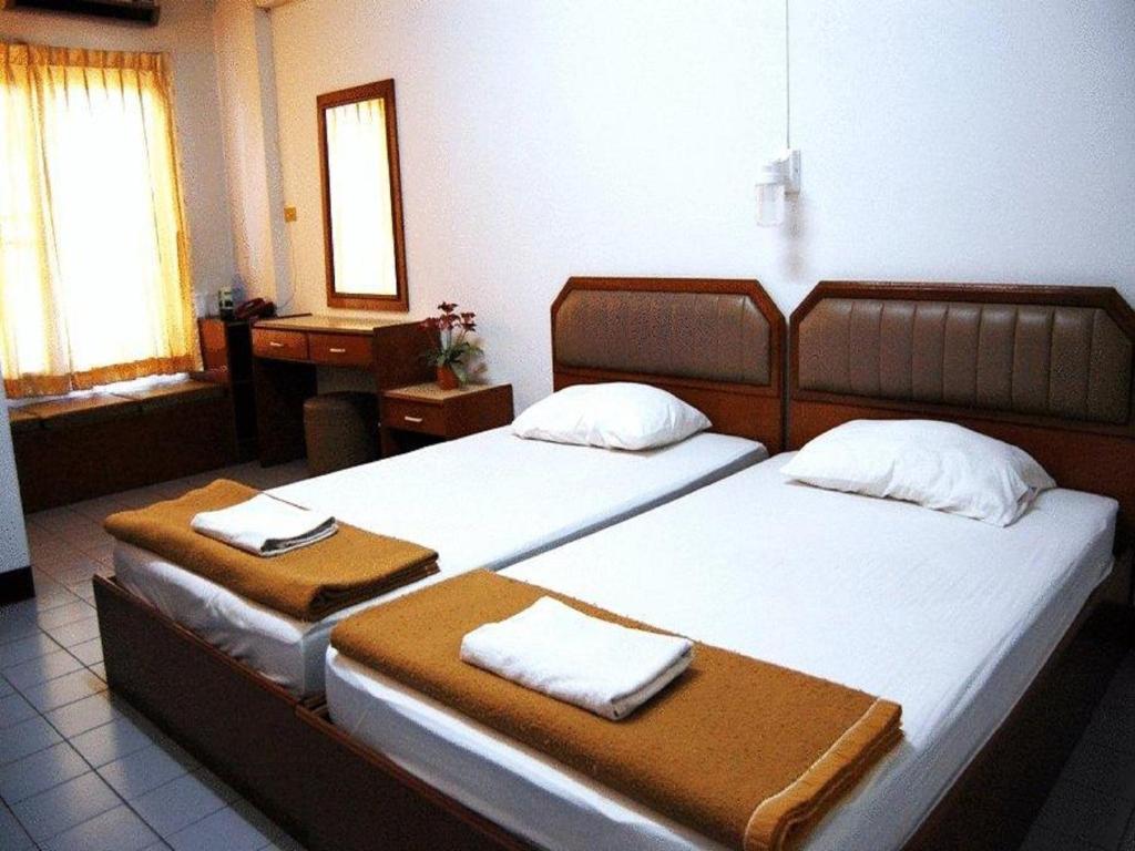 Veerachai Court Hostel Чиангмай Екстериор снимка